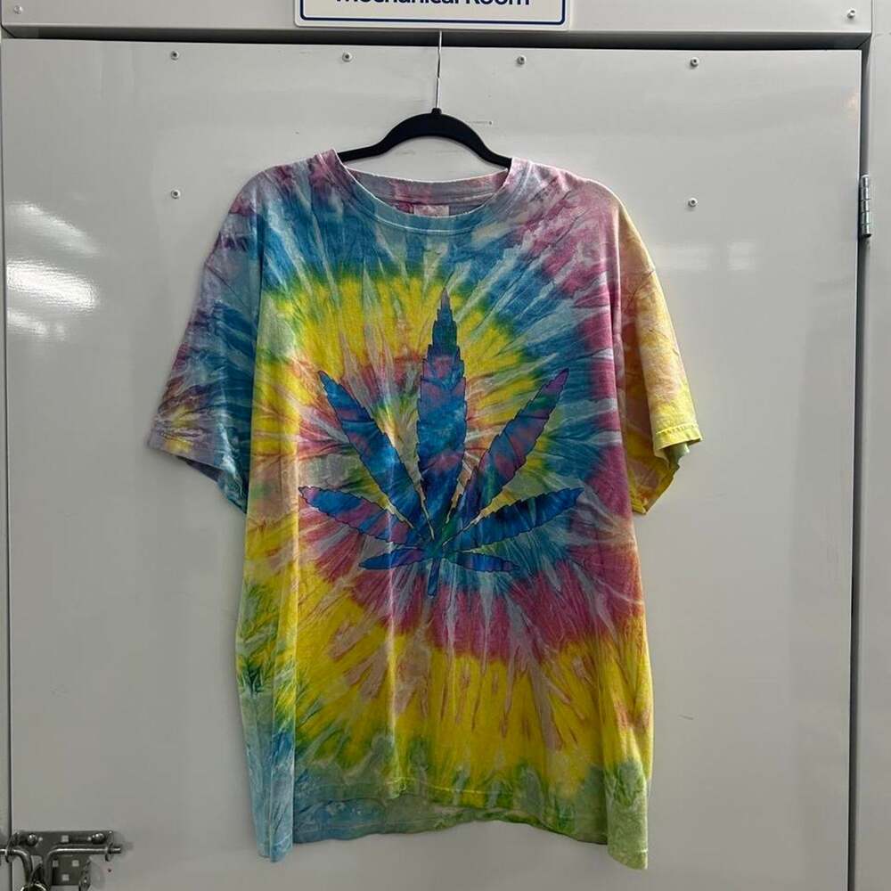 Y2K tie-dye weed leaf tee 🌈🍃